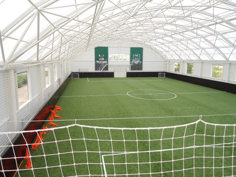 Закрытый футбольный манеж